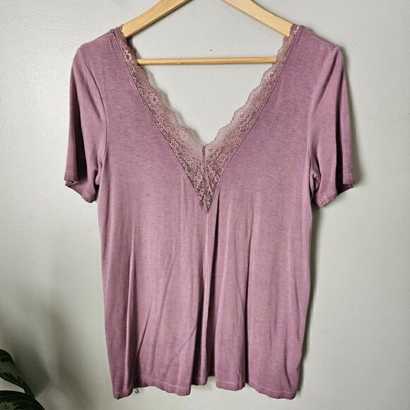 American Eagle Outfitters Tops - EUC AMERICAN EAGLE SOFT & SEXY DOUBLE V NECK LACED MAUVE TOP SIZE M
